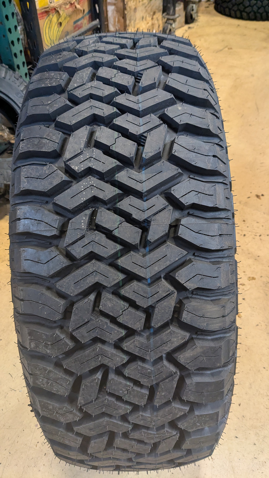 FURY COUNTRY HUNTER R/T BSW LT 35 12.5 22 121Q 12PLY TIRE RTF35125022A