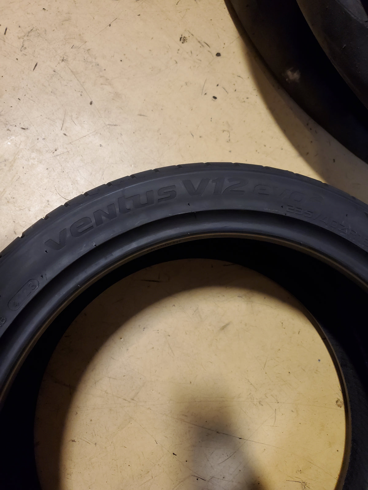NOS HANKOOK VENTUS V12 EVO2 K120 BSW P 235 40 18 95Y XL UHP TIRE 1015416
