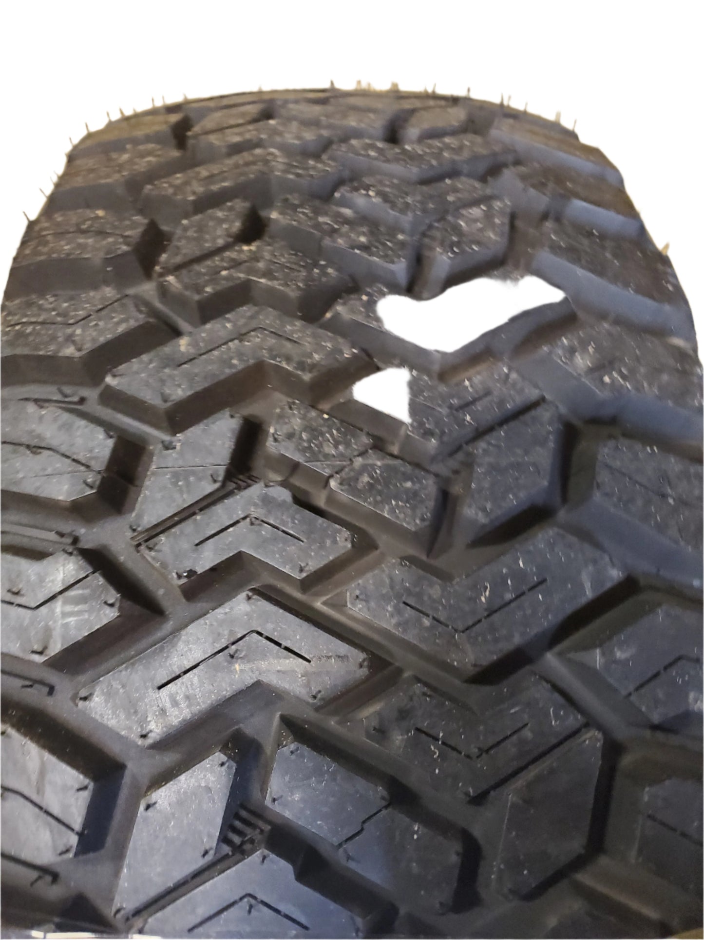 FURY COUNTRY HUNTER R/T BSW LT 33 12.50 17 121Q 12PLY TIRE RTF33125017A