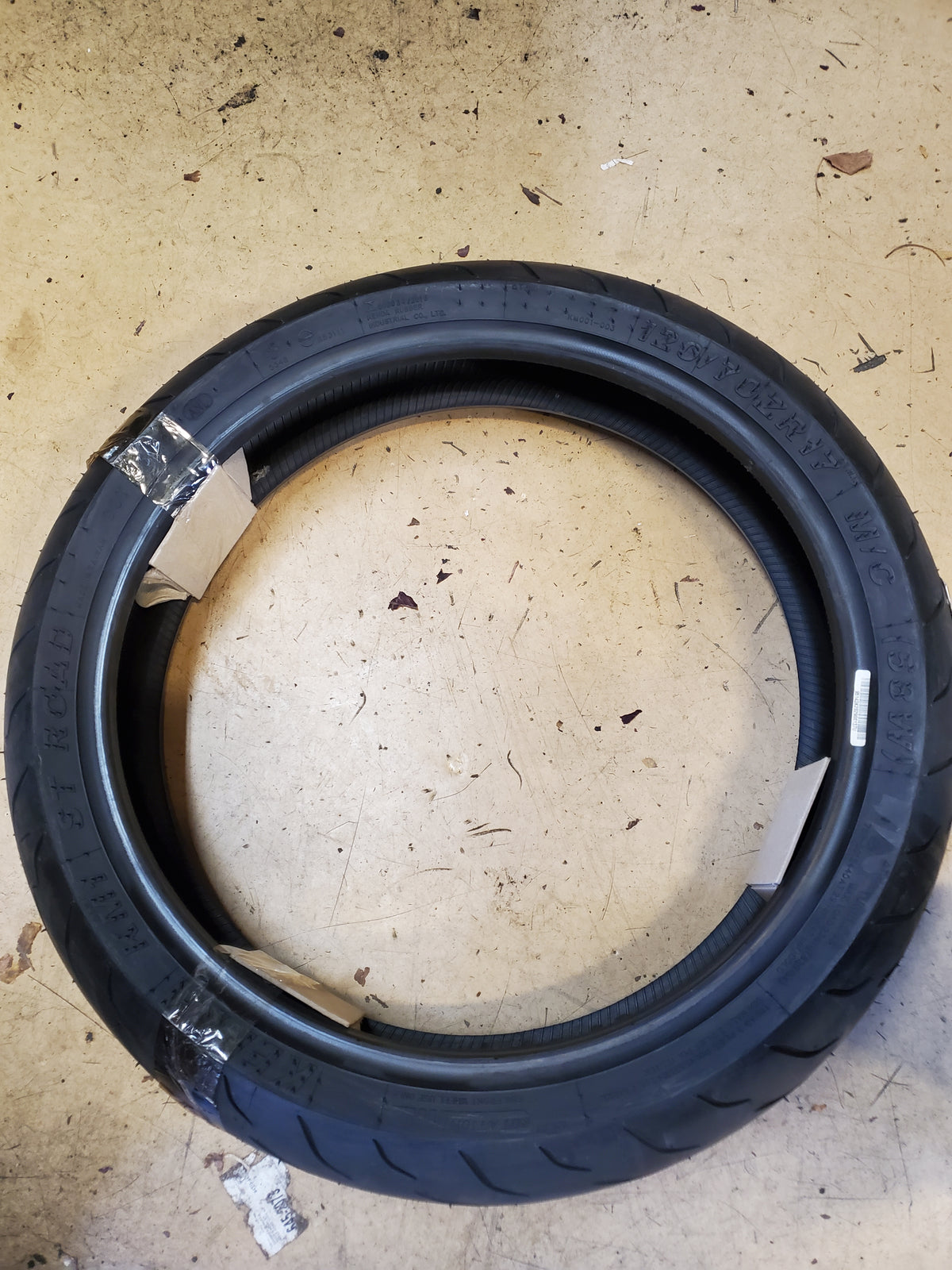 KENDA KM1 ST ROAD BSW  120 70 17 58W FRONT MOTORCYCLE TIRE 143K2060