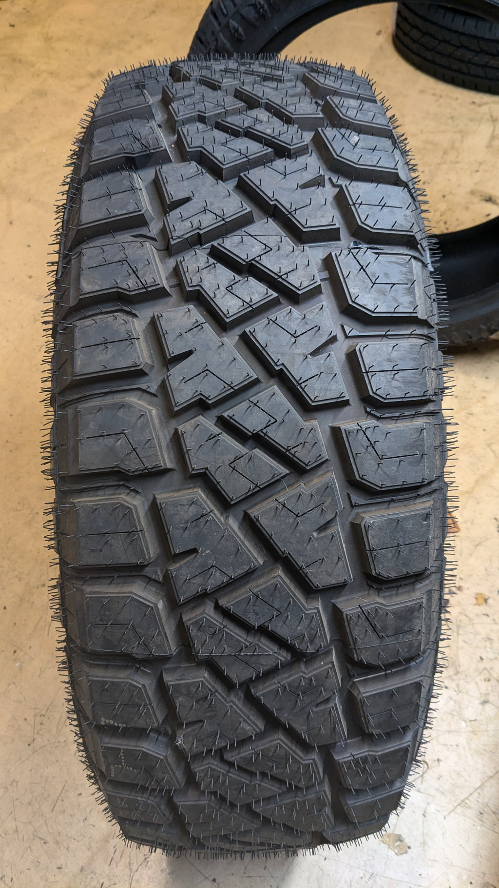 LANDSPIDER WILDTRAX R/T BSW LT 285 70 17 121/118S 10PLY ALL TERRAIN TIRE DAT031