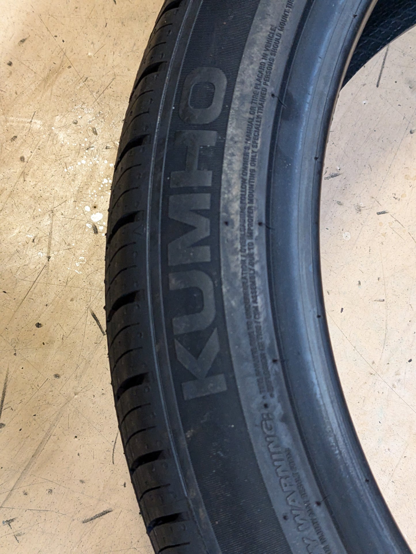KUMHO MAJESTY SOLUS 9 TA91 EV P 235 40 19 96W XL ALL SEASON TIRE 2322333