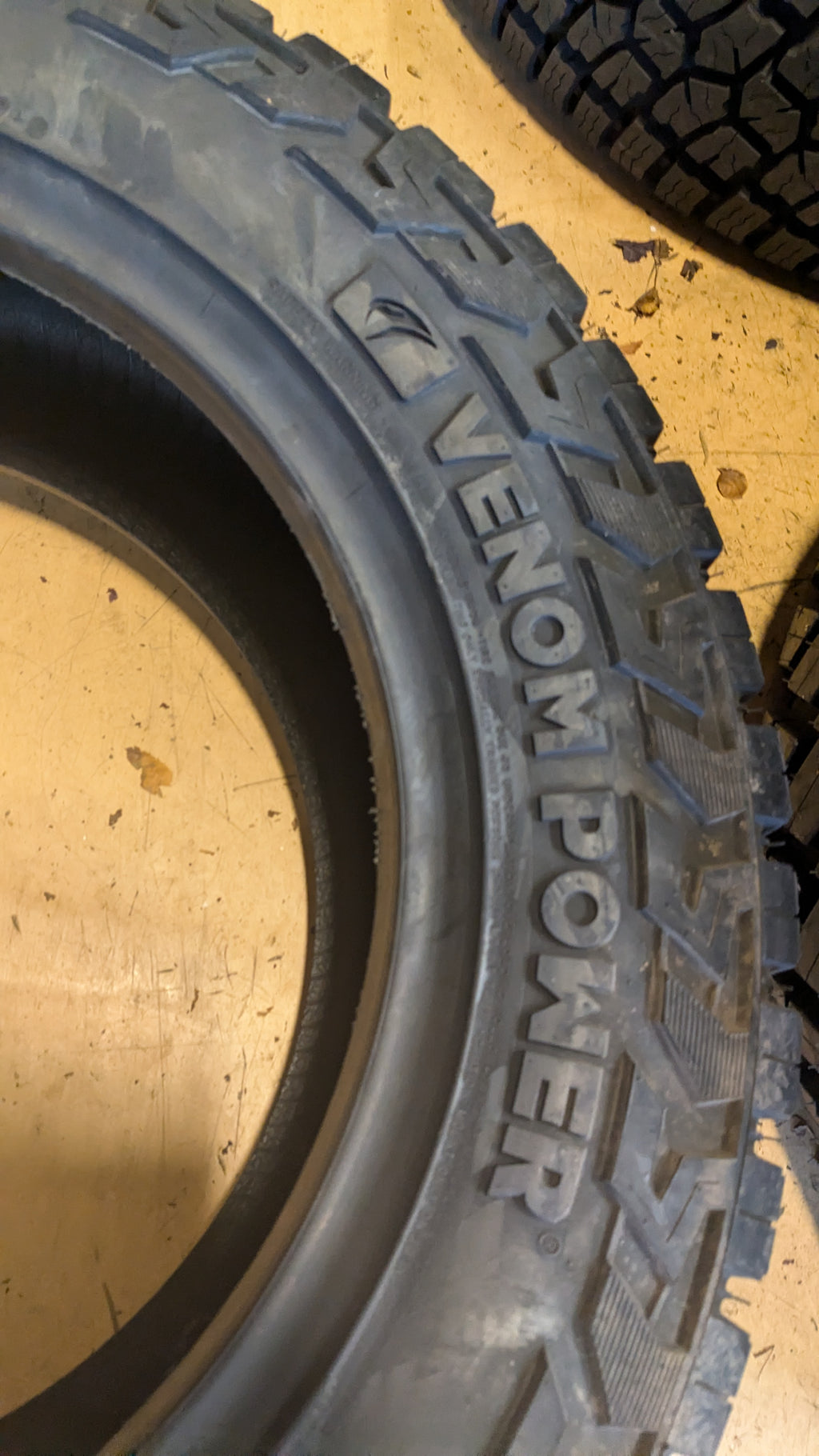 VENOM POWER TRAIL HUNTER R/T BSW LT 285 55 20 122/119R 10PLY SVPTHRT06
