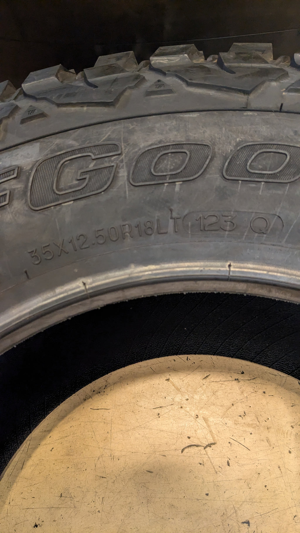 BFGOODRICH MUD TERRAIN T/A KM3 BSW LT 35 12.5 18 123Q 10PLY MUD TERRAIN 72204
