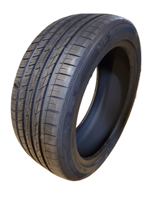 NOS NEXEN NFERA AU7 BSW P 235 45 19 95W UHP TIRE 15629NXK