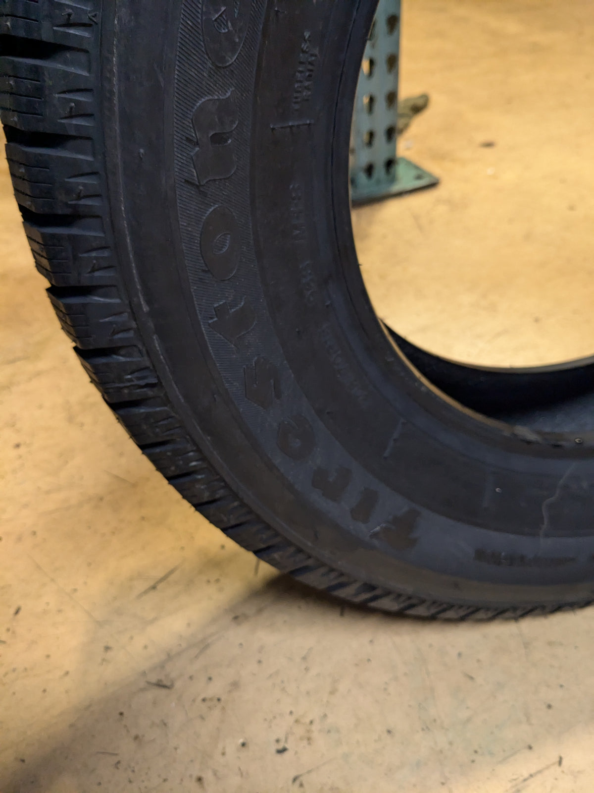 FIRESTONE WINTERFORCE 2 P 205 70 15 96S SL SNOW WINTER TIRE 148963