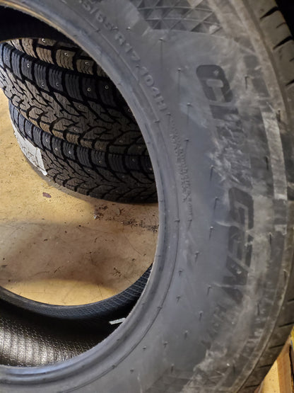KUMHO CRUGEN HP71 BSW P 235 65 17 104H ALL SEASON TIRE 2282512