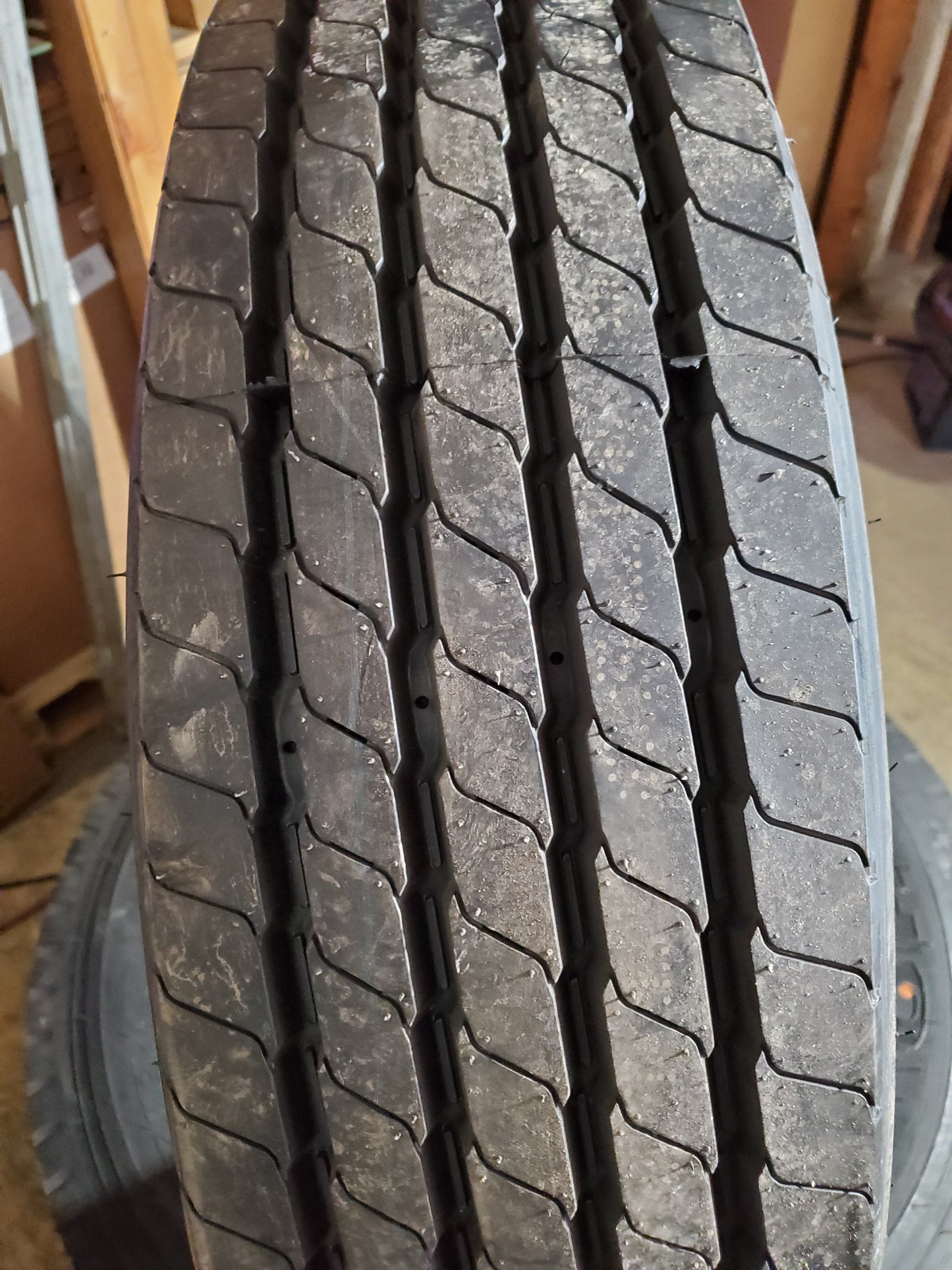 IRONHEAD IAR220 BSW LT 225 70 19.5 128/126L 14PLY ALL POSITION TIRE 5548293