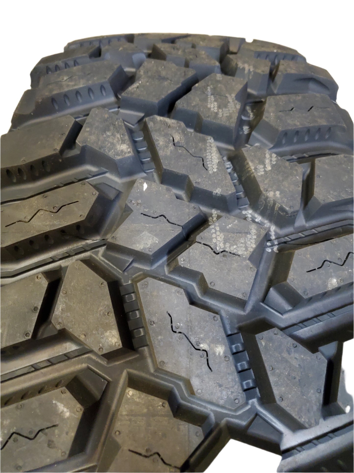 COOPER DISCOVERER STT PRO BSW LT 295 60 20 126/123Q 10PLY MUD TIRE 170104006