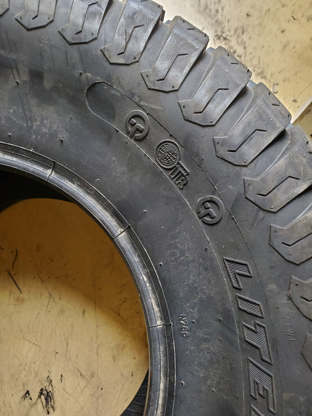 OTR LITEFOOT BSW 26 12 12 4PLY LAWN TIRE T40426120012