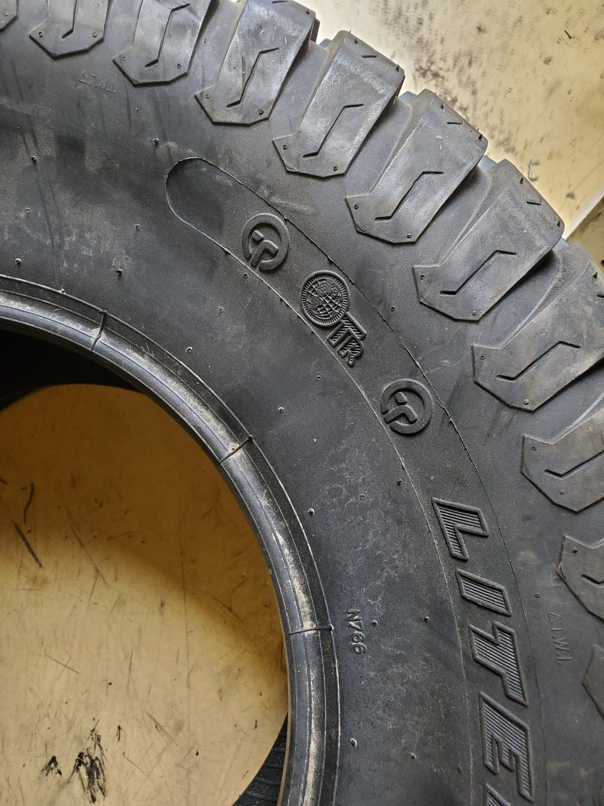 OTR LITEFOOT BSW 26 12 12 4PLY LAWN TIRE T40426120012