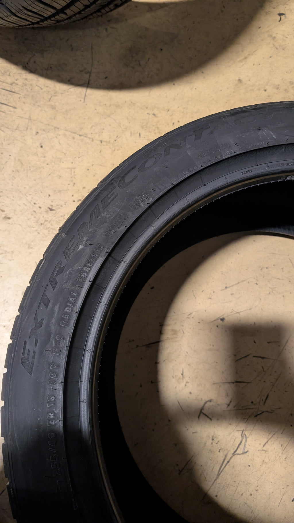 CONTINENTAL EXTREMECONTACT DWS06 PLUS P 255 40 18 99Y XL UHP TIRE 15573160000