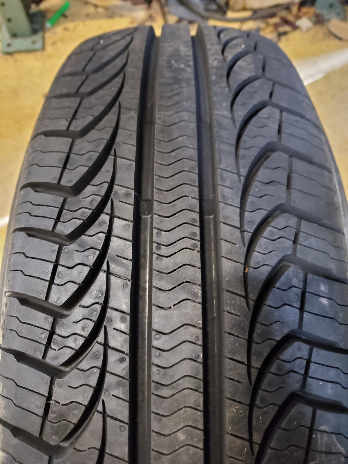 PIRELLI P4 PERSIST AS PLUS BSW P 215 60 17 96T ALL SEASON TIRE 4077500