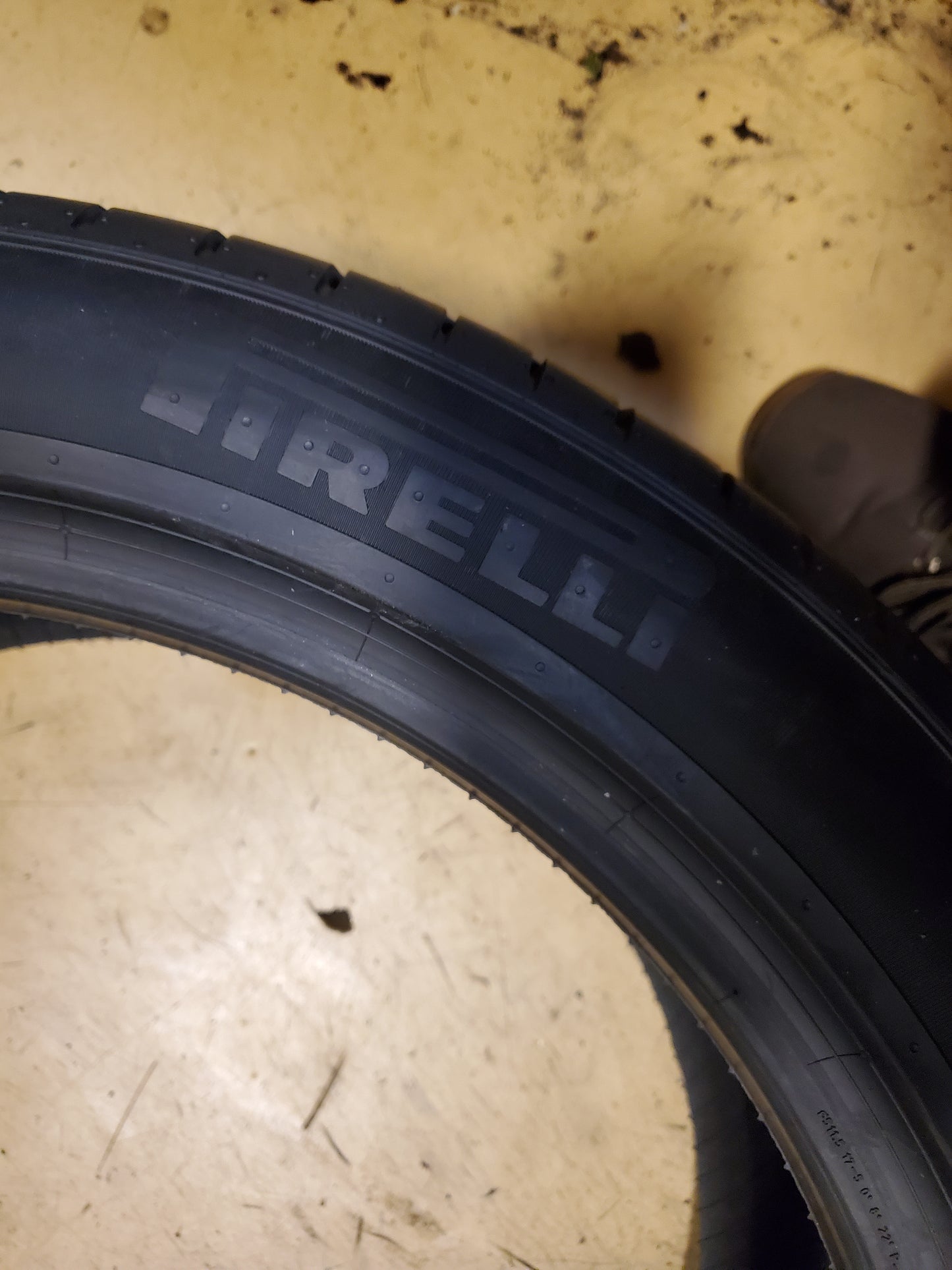 PIRELLI P ZERO PZ4 LUXURY * BSW P 275 40 20 106W XL RF UHP TIRE 2618000