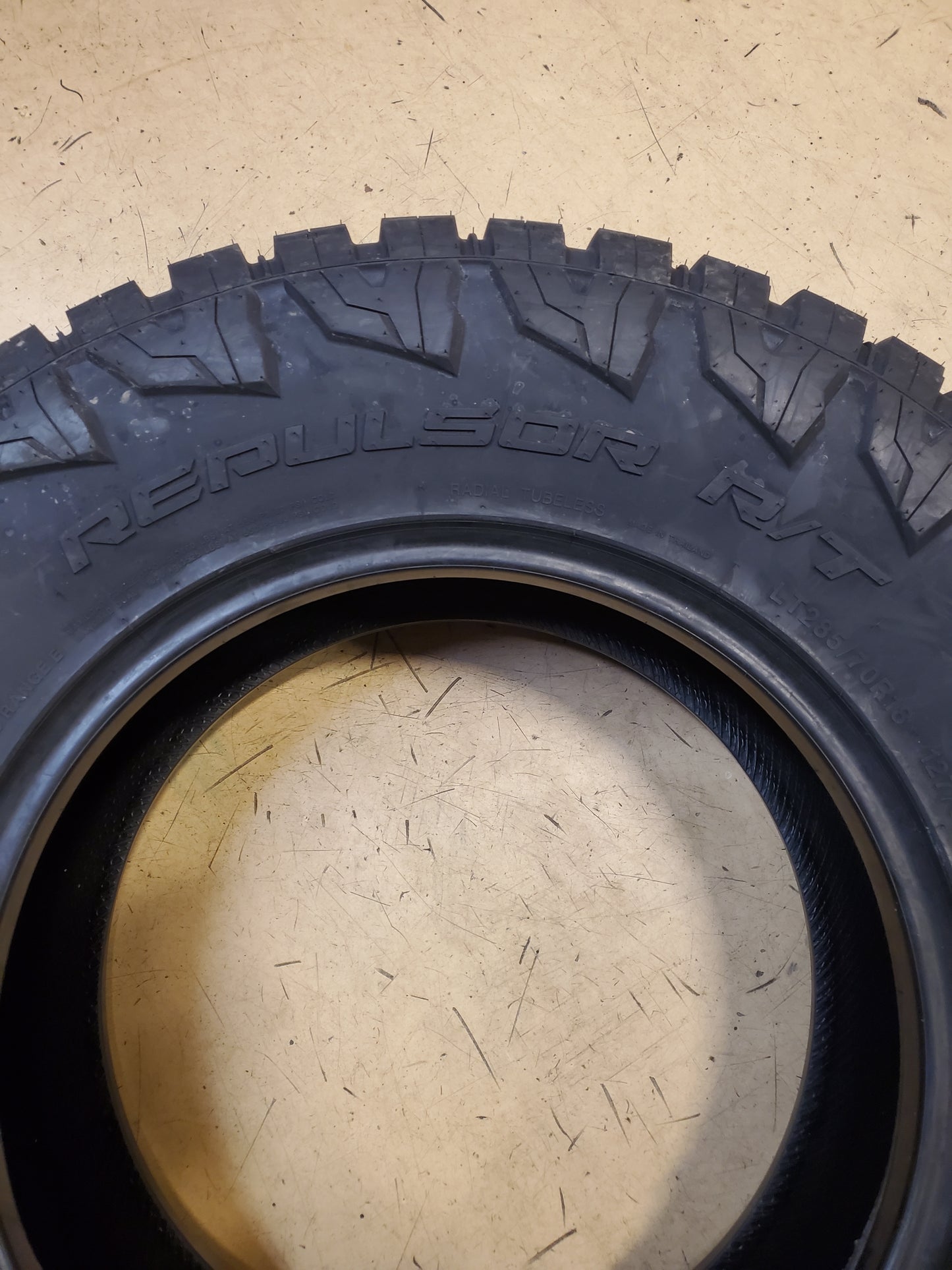 RBP REPULSOR R/T LT 285 70 18 127/124R 10PLY RUGGED TERRAIN TIRE RBPSTRT1870020