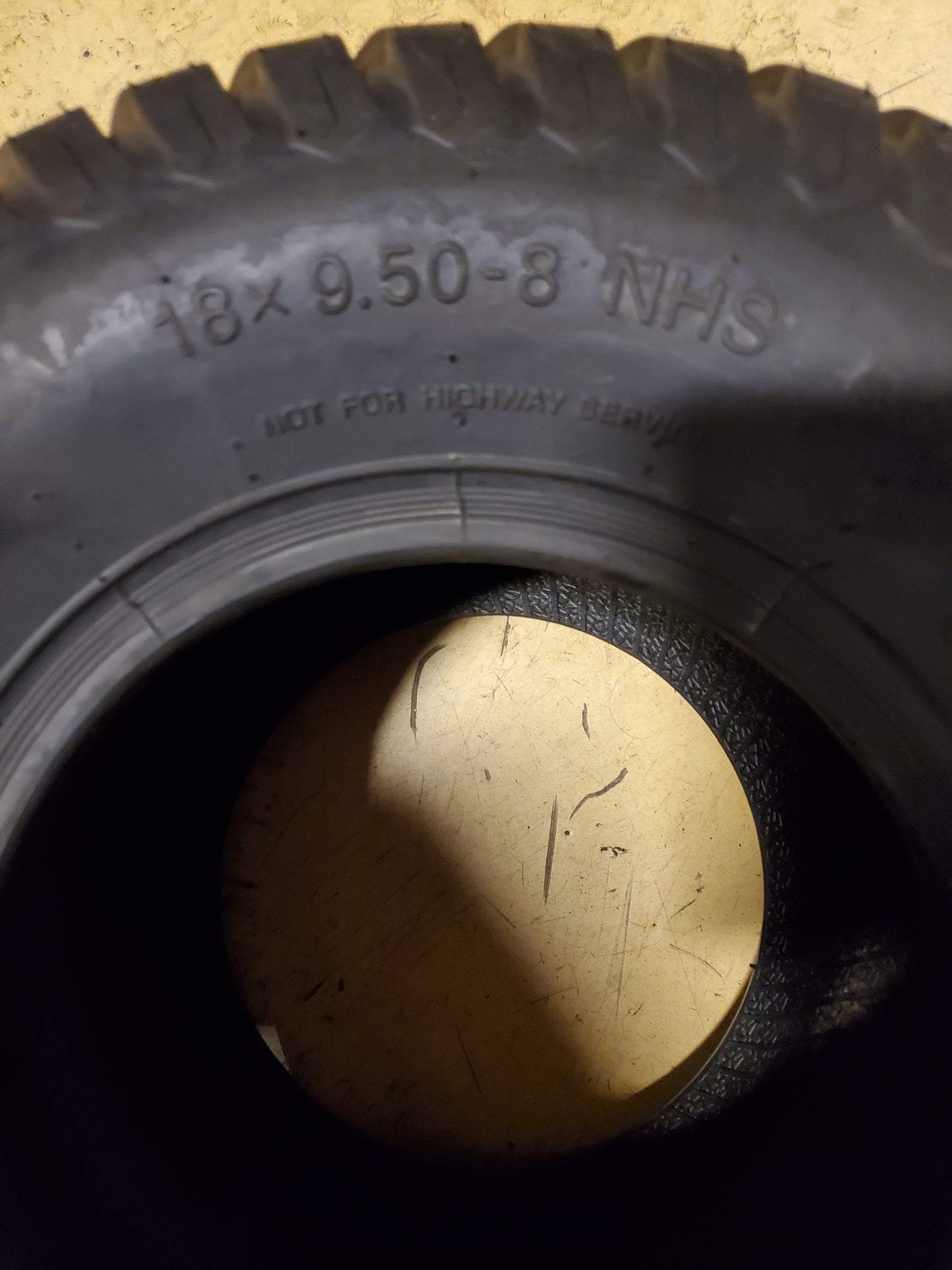 HI-RUN SU05 BSW 18 9.5 8 4PLY LAWN TIRE WD1134