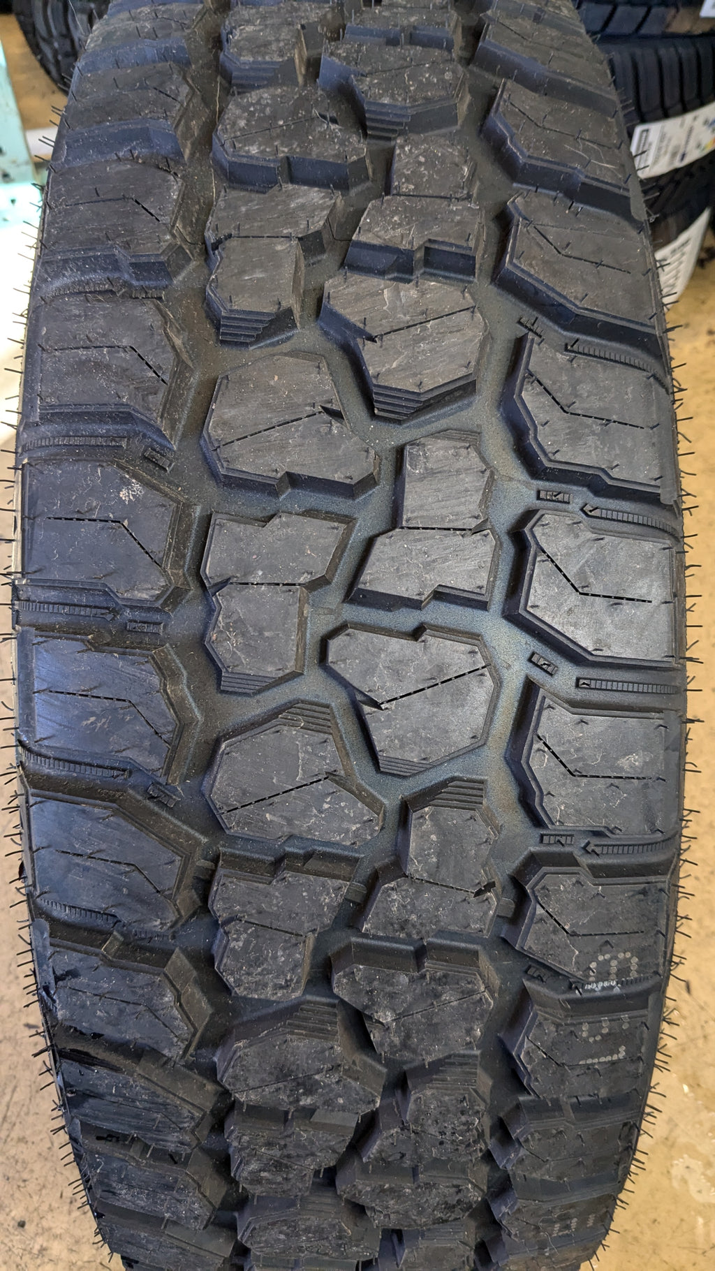 ACHILLES RUGGED HAWK BSW LT 37 12.5 20 126Q 10PLY RUGGED TERRAIN TIRE ARH96