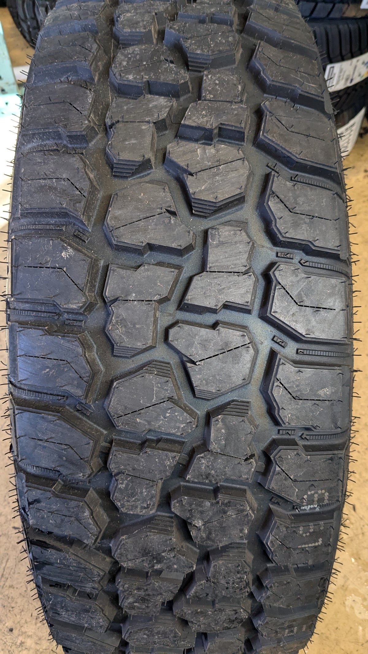 ACHILLES RUGGED HAWK BSW LT 37 12.5 20 126Q 10PLY RUGGED TERRAIN TIRE ARH96