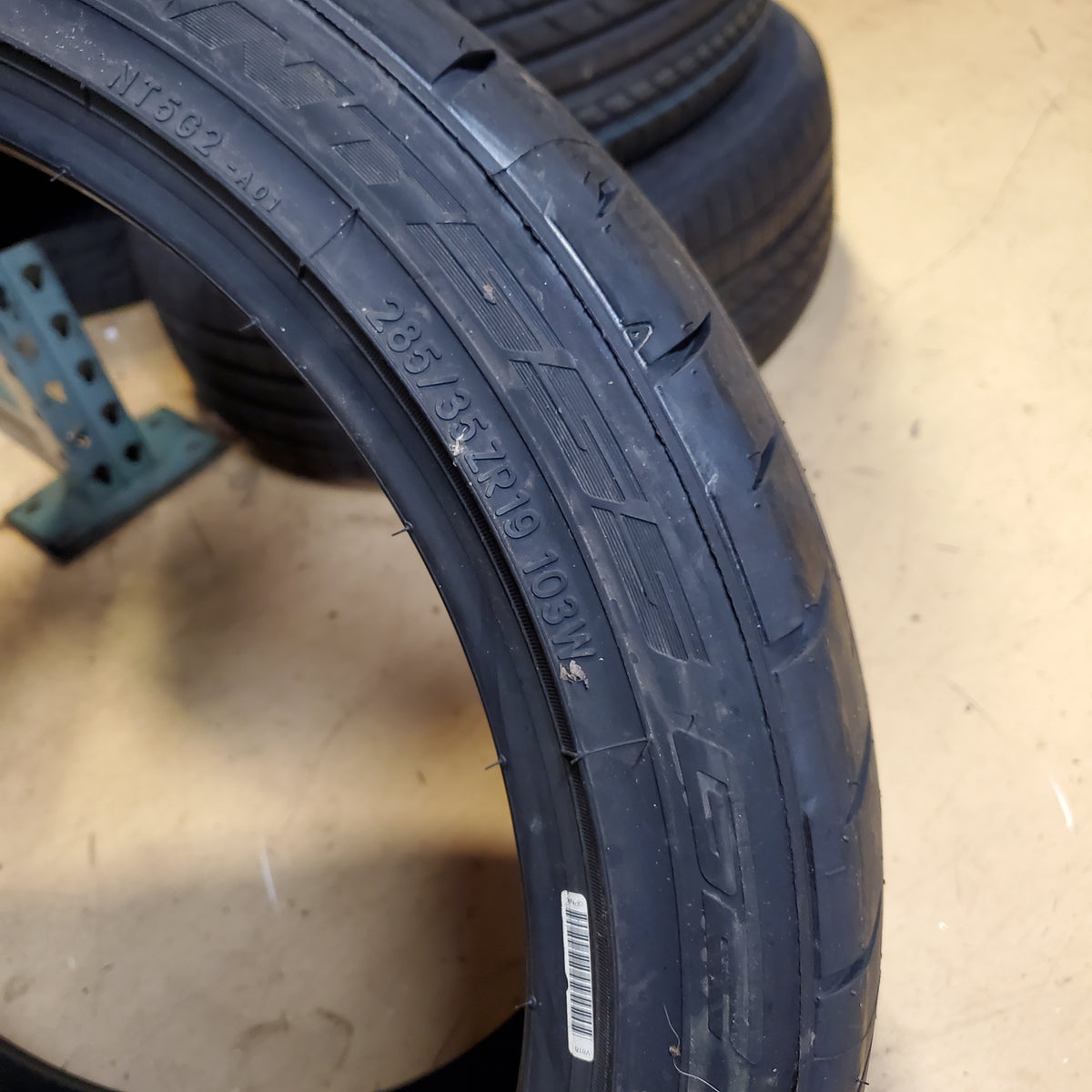 NITTO NT555 G2 P 285 35 19 103W XL ULTRA HIGH PERFORMANCE TIRE 211190
