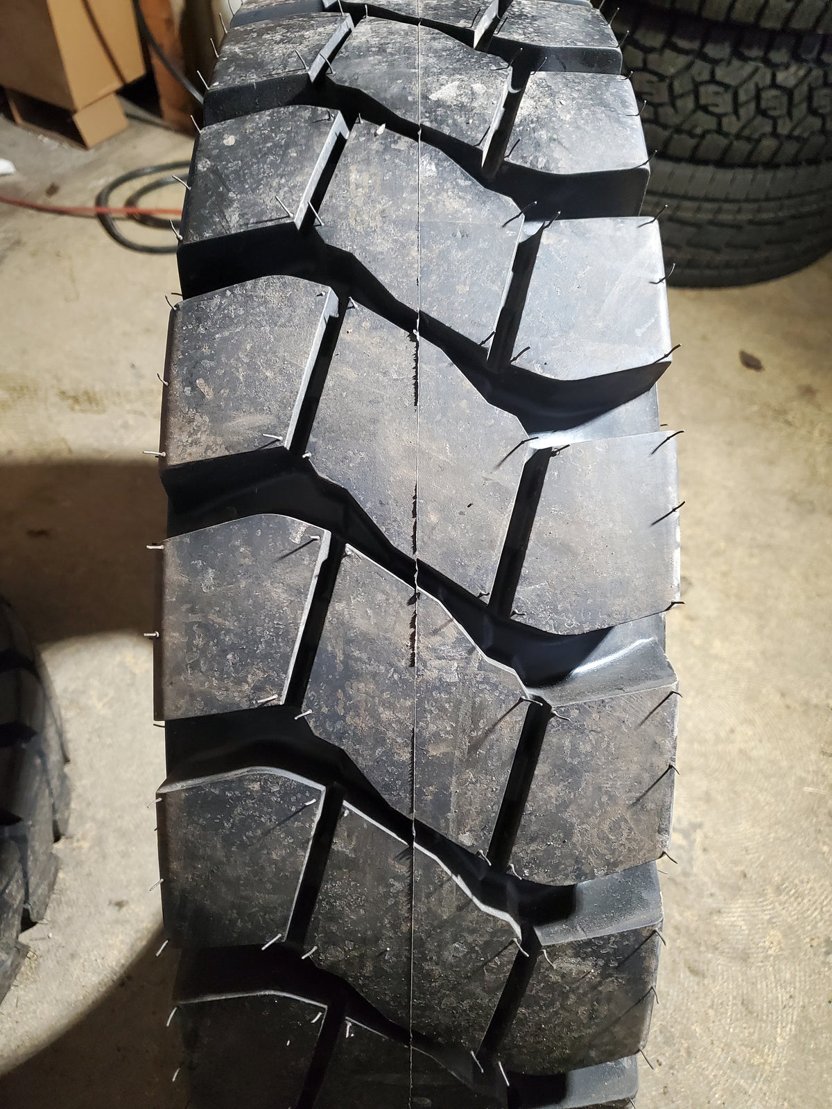 SAMSON INDUSTRIAL GRIP PLUS BSW  8.25 15 14PLY INDUSTRIAL TIRE 440952