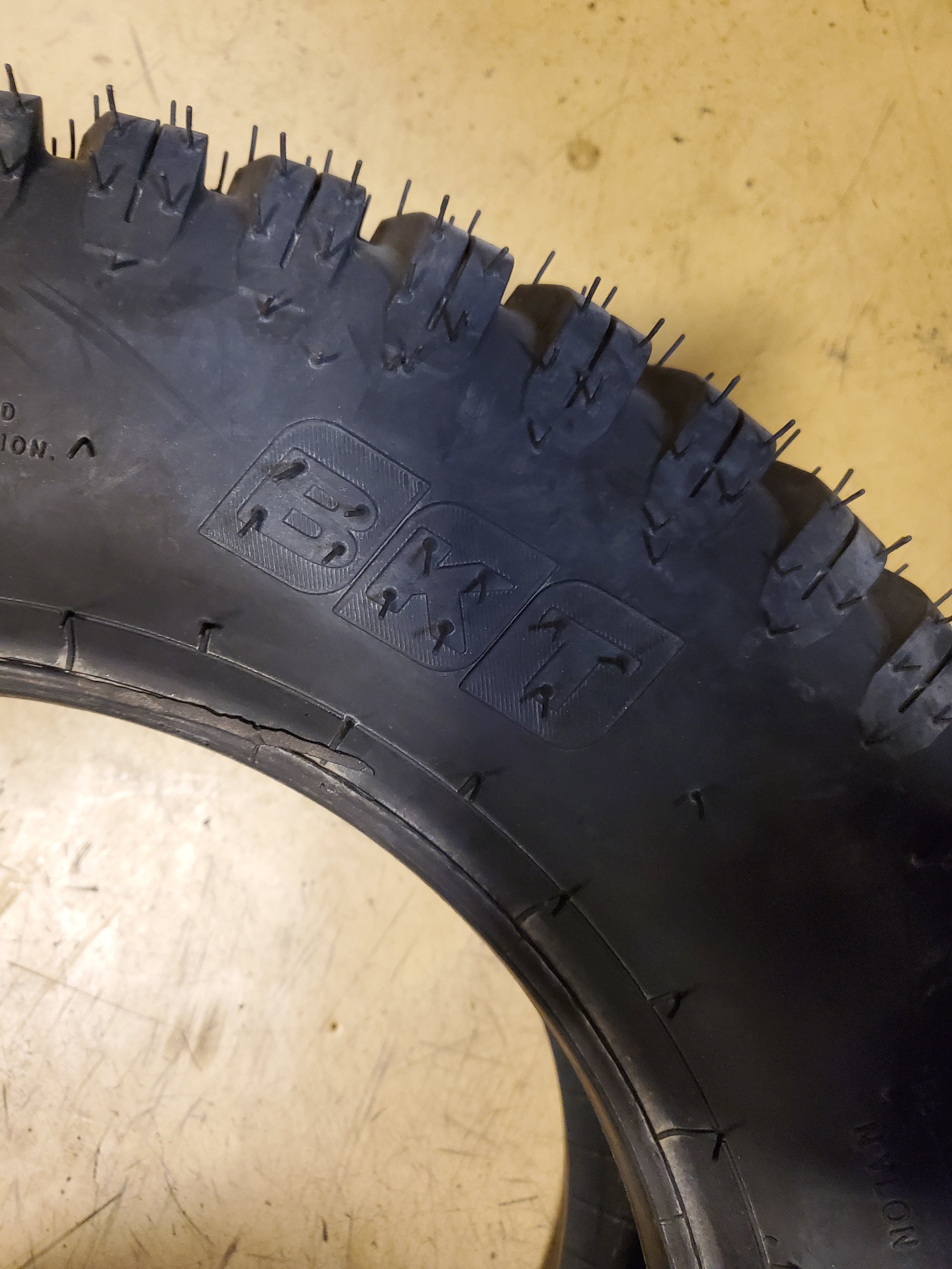BKT LG-306 94A6 BSW  25 8.5 14 6PLY LAWN TIRE 94036622