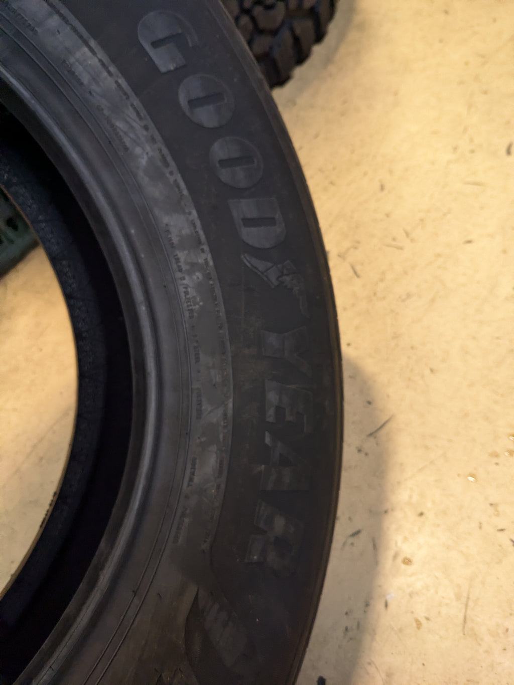 4 GOODYEAR ASSURANCE FUELMAX P 255 65 18 111H SL ALL SEASON TIRE 738004571