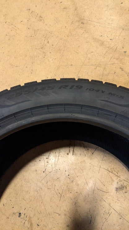 PIRELLI P ZERO WINTER MERCEDES BSW P 255 45 19 104V WINTER TIRE 3033700