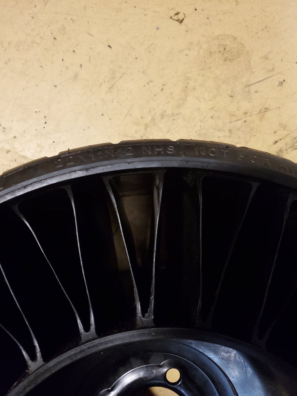 MICHELIN X TWEEL TURF BSW 22 11 12 4-4 TWEEL TIRE 37968