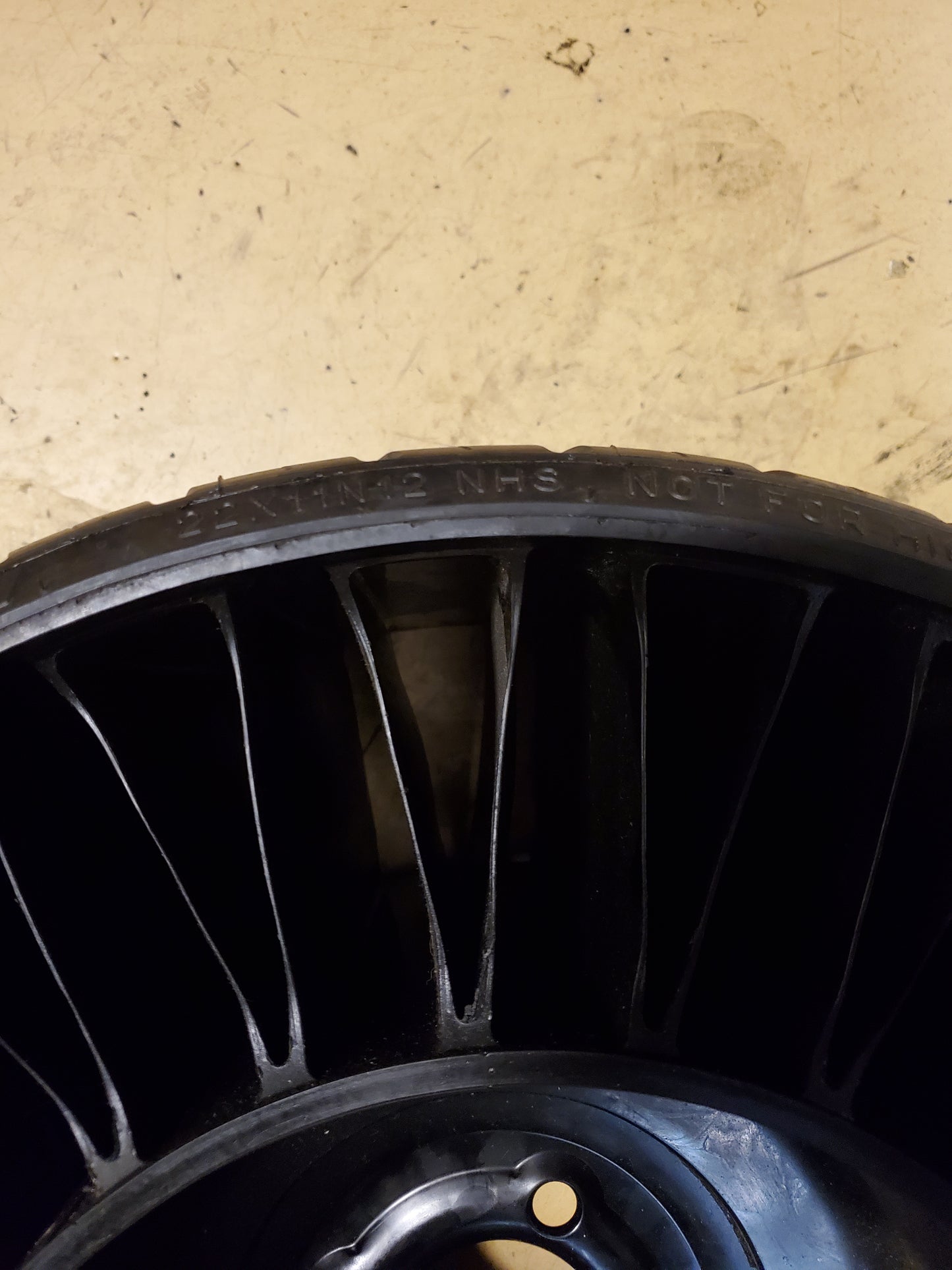 MICHELIN X TWEEL TURF BSW 22 11 12 4-4 TWEEL TIRE 37968