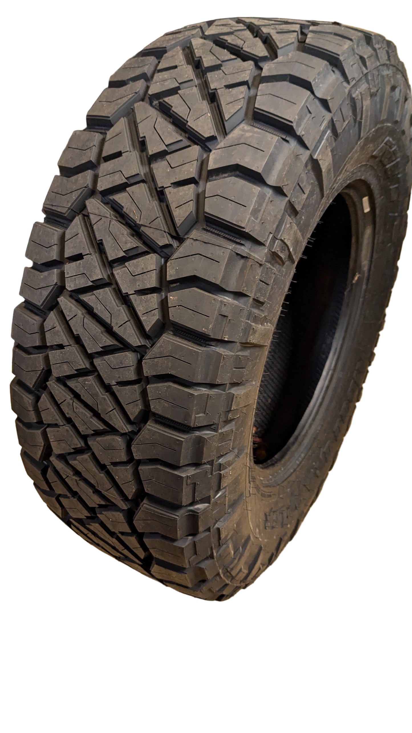 FURY COUNTRY HUNTER R/T BSW LT 35 12.5 22 117Q 10PLY RT35125022A