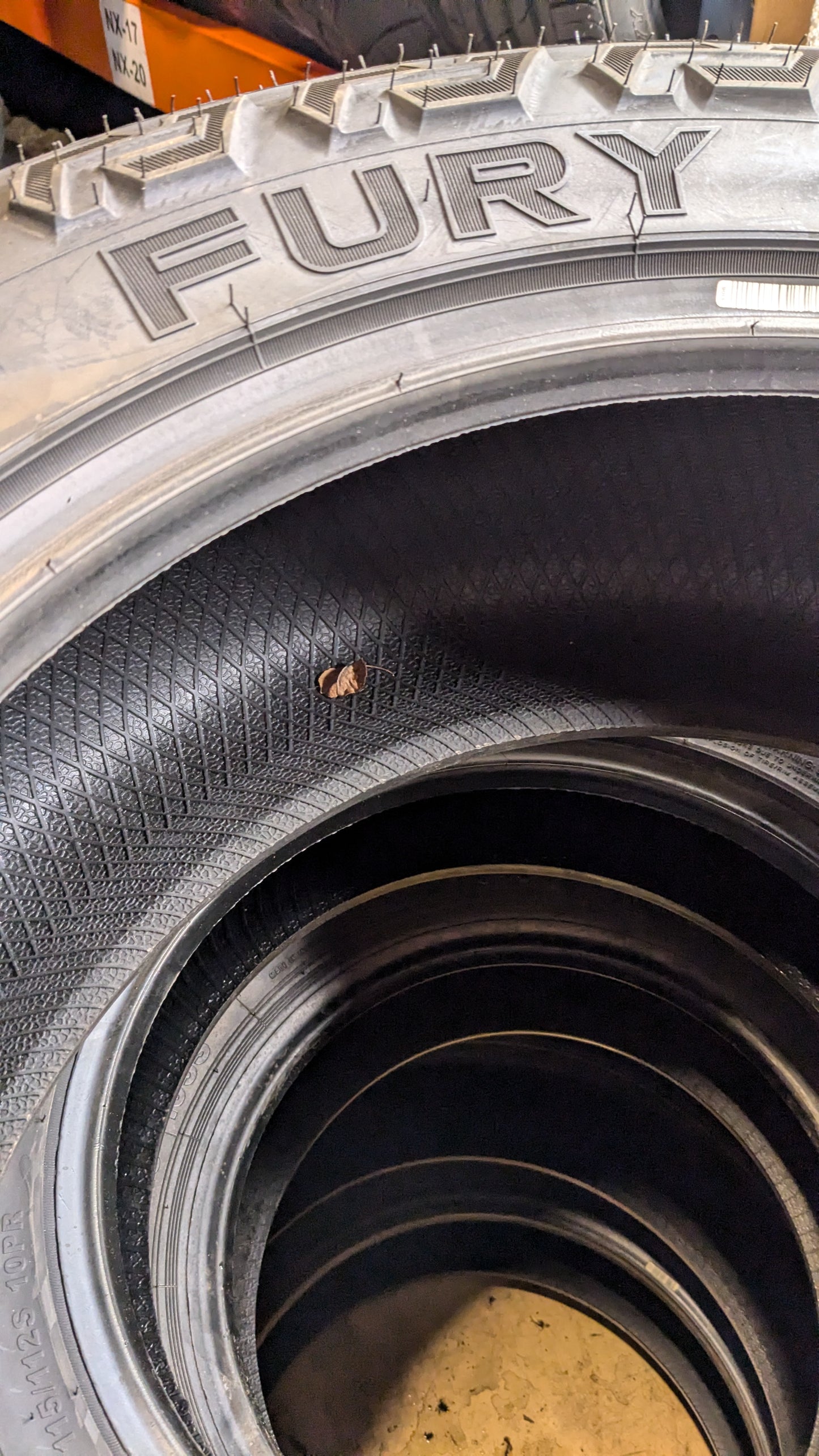 FURY COUNTRY HUNTER R/T BSW LT 35 12.5 22 117Q 10PLY RT35125022A