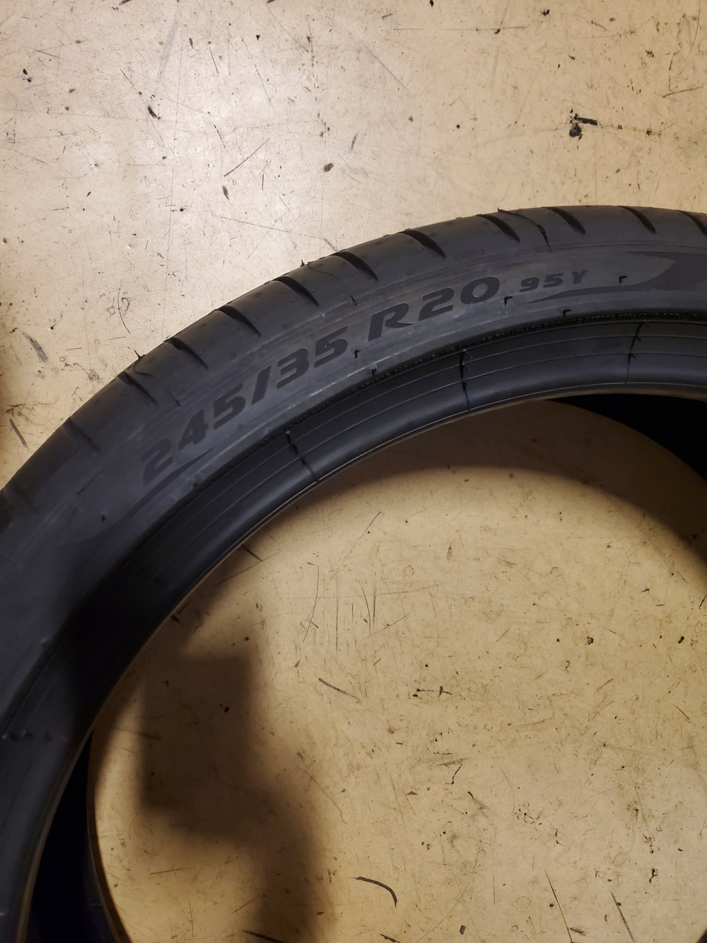PIRELLI P-ZERO PZ4 MOE BSW P 245 35 20 XL UHP TIRE 3122200