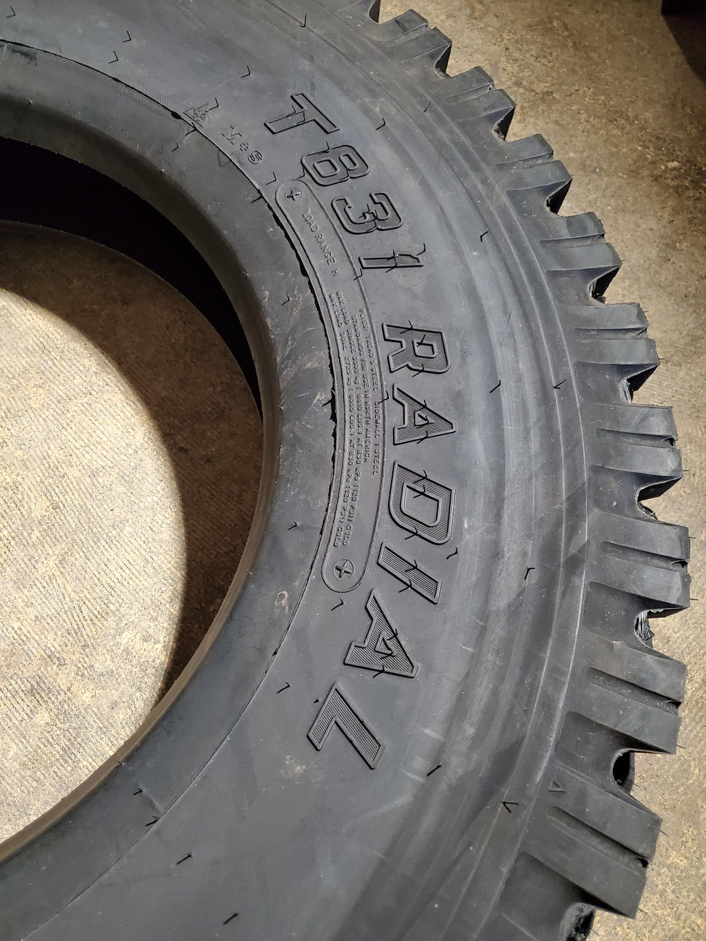 FIRESTONE T831 RADIAL BSW LT 11 22.5 146G 16PLY DRIVE TIRE 281557