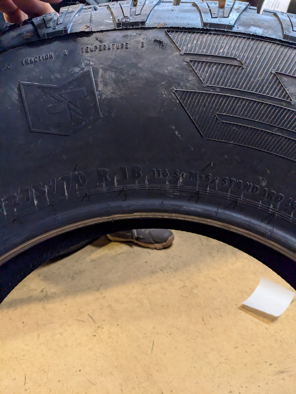 GENERAL GRABBER APT BSW P 275 70 18 116S SL ALL TERRAIN TIRE 04492870000