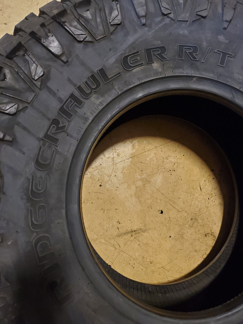 BLACKHAWK RIDGECRAWLER R/T LT 37 12.5 17 124Q 8PLY RUGGED TERRAIN TIRE 1600468K