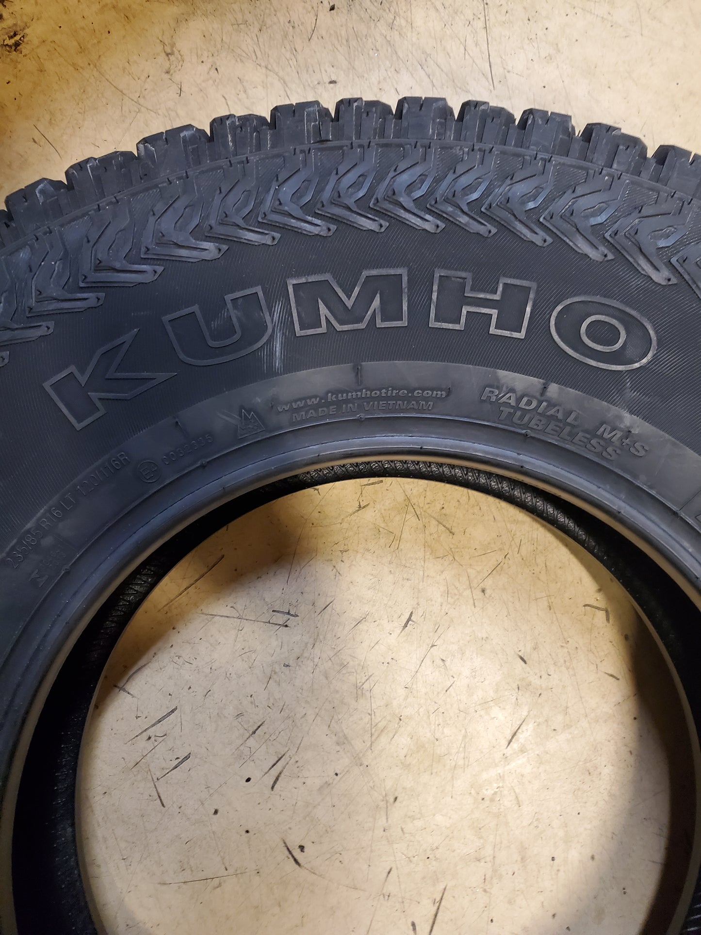 4 KUMHO ROAD VENTURE AT51 BSW LT 235 85 16 120/126R 10PLY ALL TERRAIN TIRE 2177643
