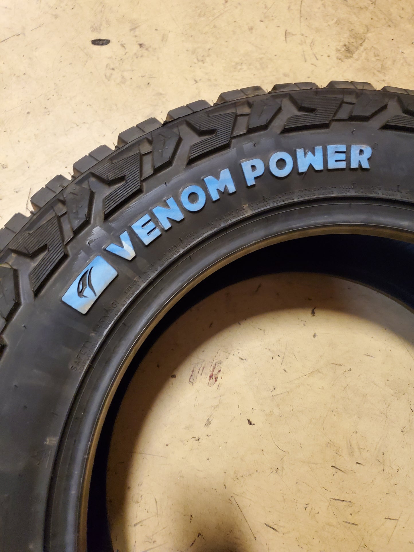 VENOM POWER TRAIL HUNTER R/T LT 285 60 20 125/122R 10PLY RUGGED TIRE CVPTHRT07R
