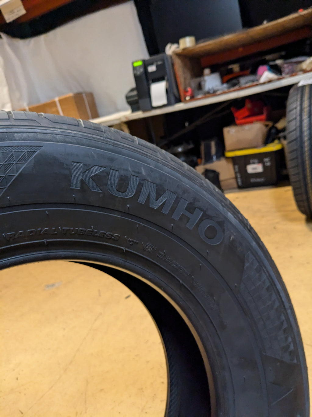 KUMHO CRUGEN HP71 P 235 70 16 109H XL ALL SEASON TIRE  2230133