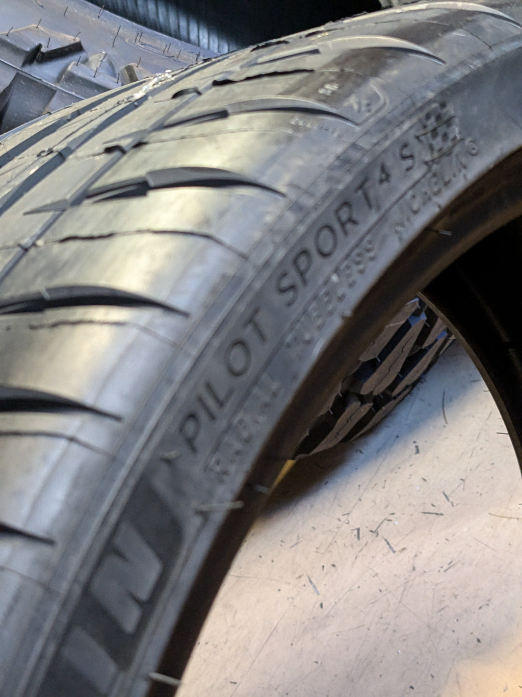 MICHELIN PILOT SPORT 4S P 245 30 20 90Y XL UHP TIRE 32528