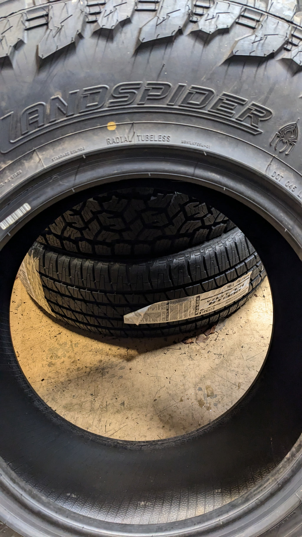 LANDSPIDER WILDTRAXX M/T LT 35 12.5 17 121Q 10PLY MUD TIRE EMT010