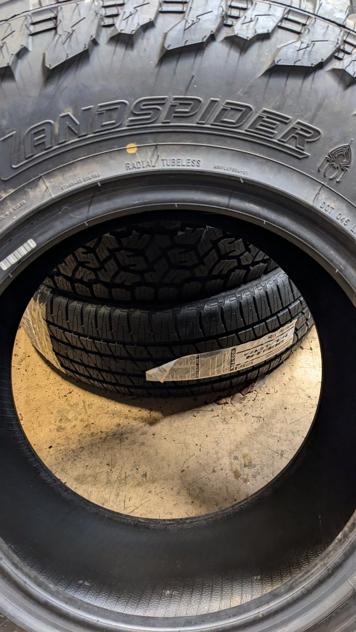 LANDSPIDER WILDTRAXX M/T LT 35 12.5 17 121Q 10PLY MUD TIRE EMT010