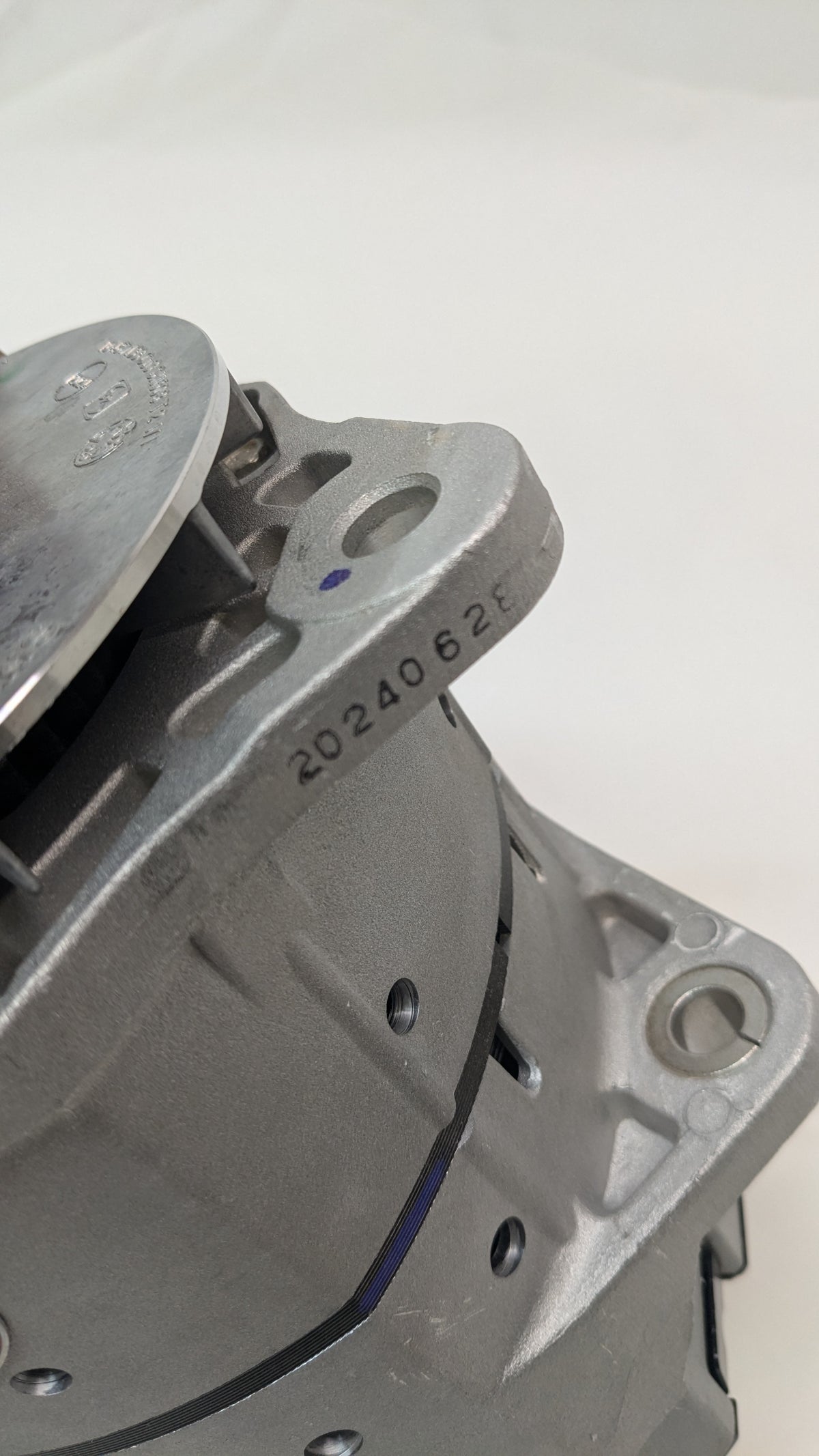 DELCO REMY ALTERNATOR 35SI MODEL 12V 140A 1/4 B+ OUTPUT TERMINAL J180 HINGE 8600064