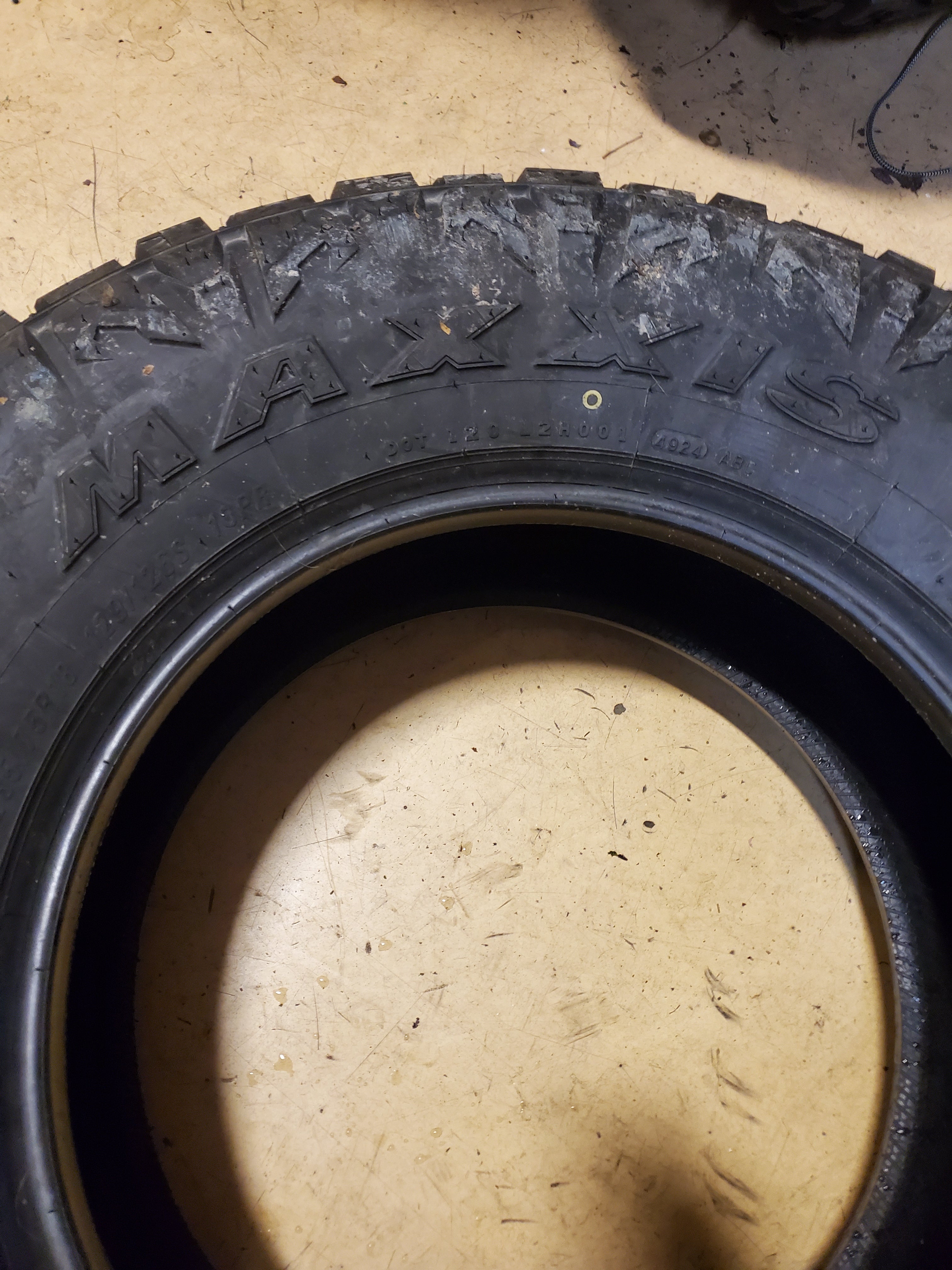 2 MAXXIS RAZR AT-811 BSW LT 285 75 18 129/126S 10PLY ALL TERRAIN TIRE TL00070200
