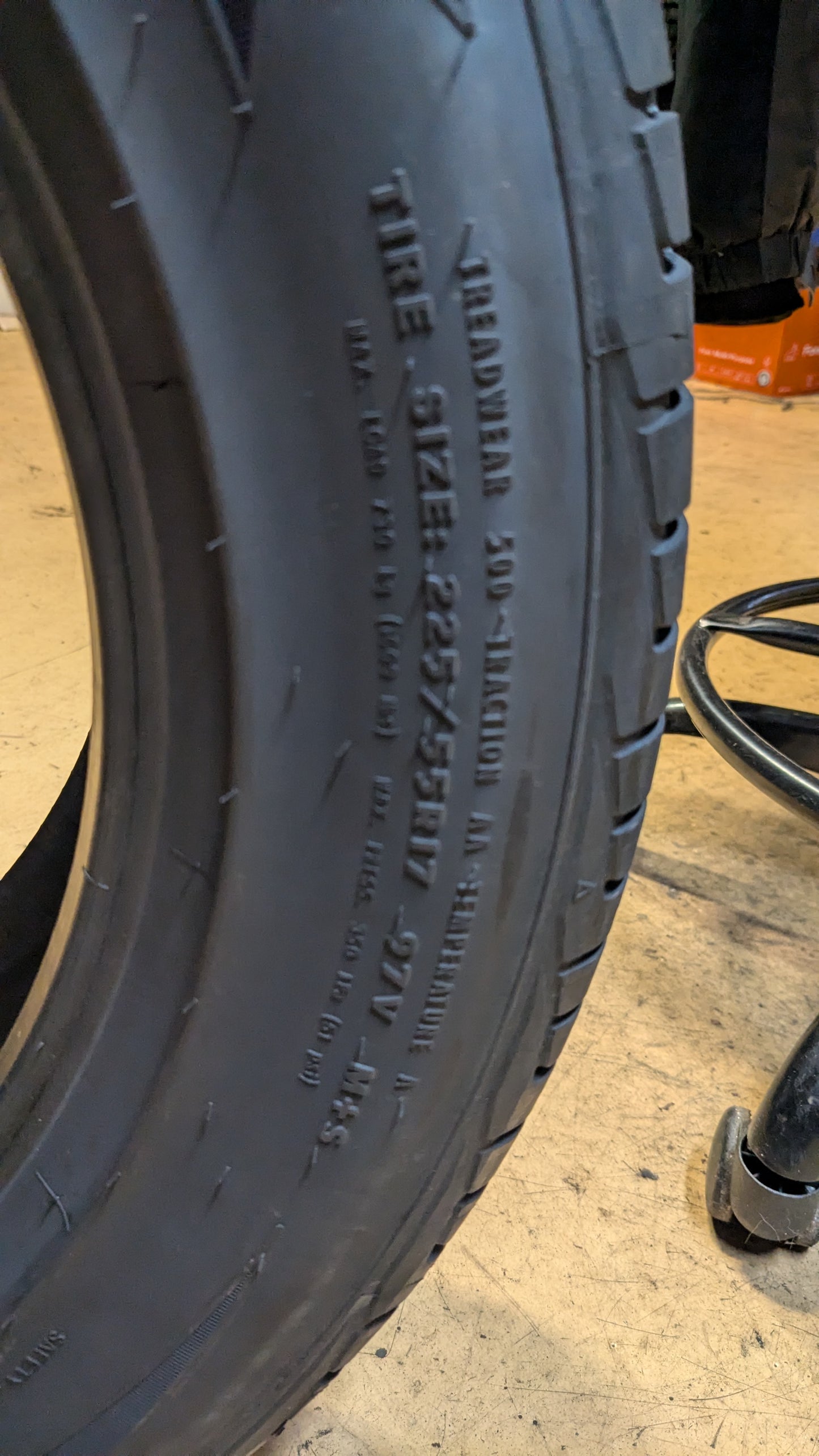 DUNLOP CONQUEST SPORT A/S BSW P 225 55 17 97V  UHP TIRE 264016708