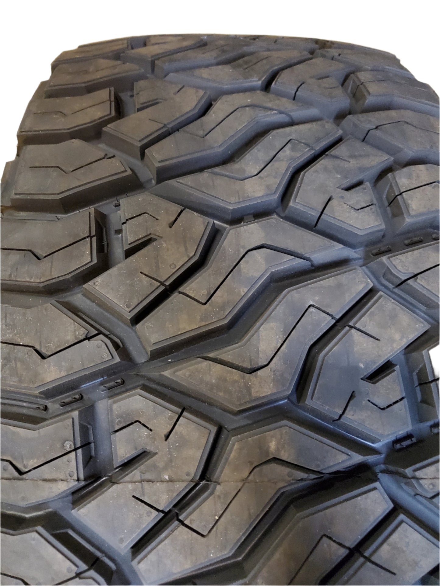 VENOM POWER TERRA HUNTER R/T+ BSW LT 35 12.5 20 125Q 12PLY RUGGED TIRE TVPRT18N