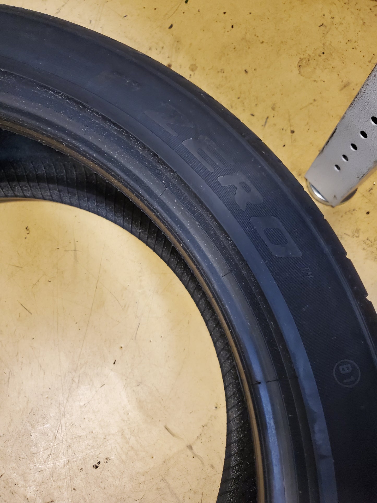 PIRELLI P ZERO BSW P 285 40 22 110Y XL UHP TIRE 2463600