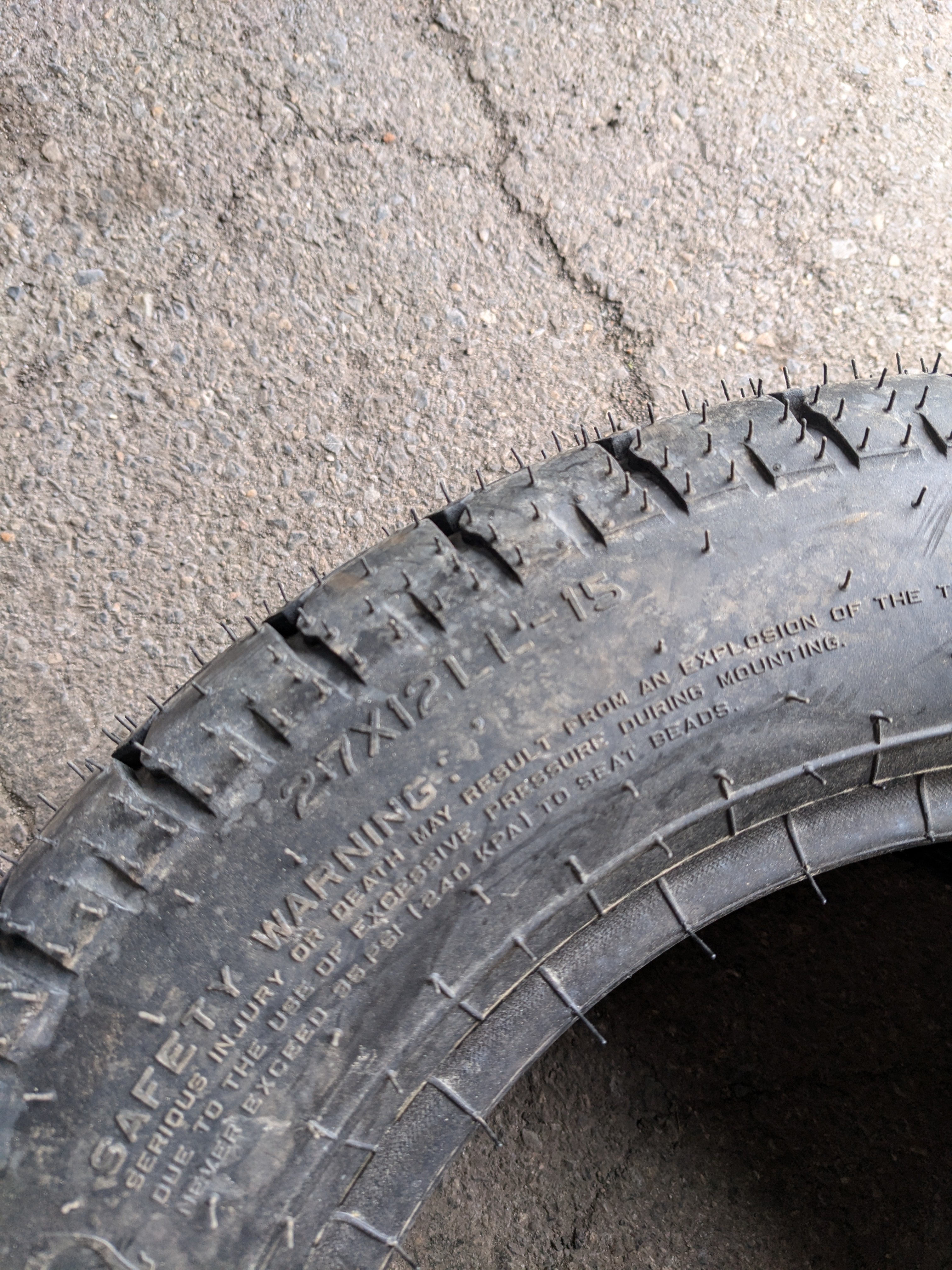 GALAXY TURF SPECIAL BSW 27 12 15 6PLY TURF TIRE 480158