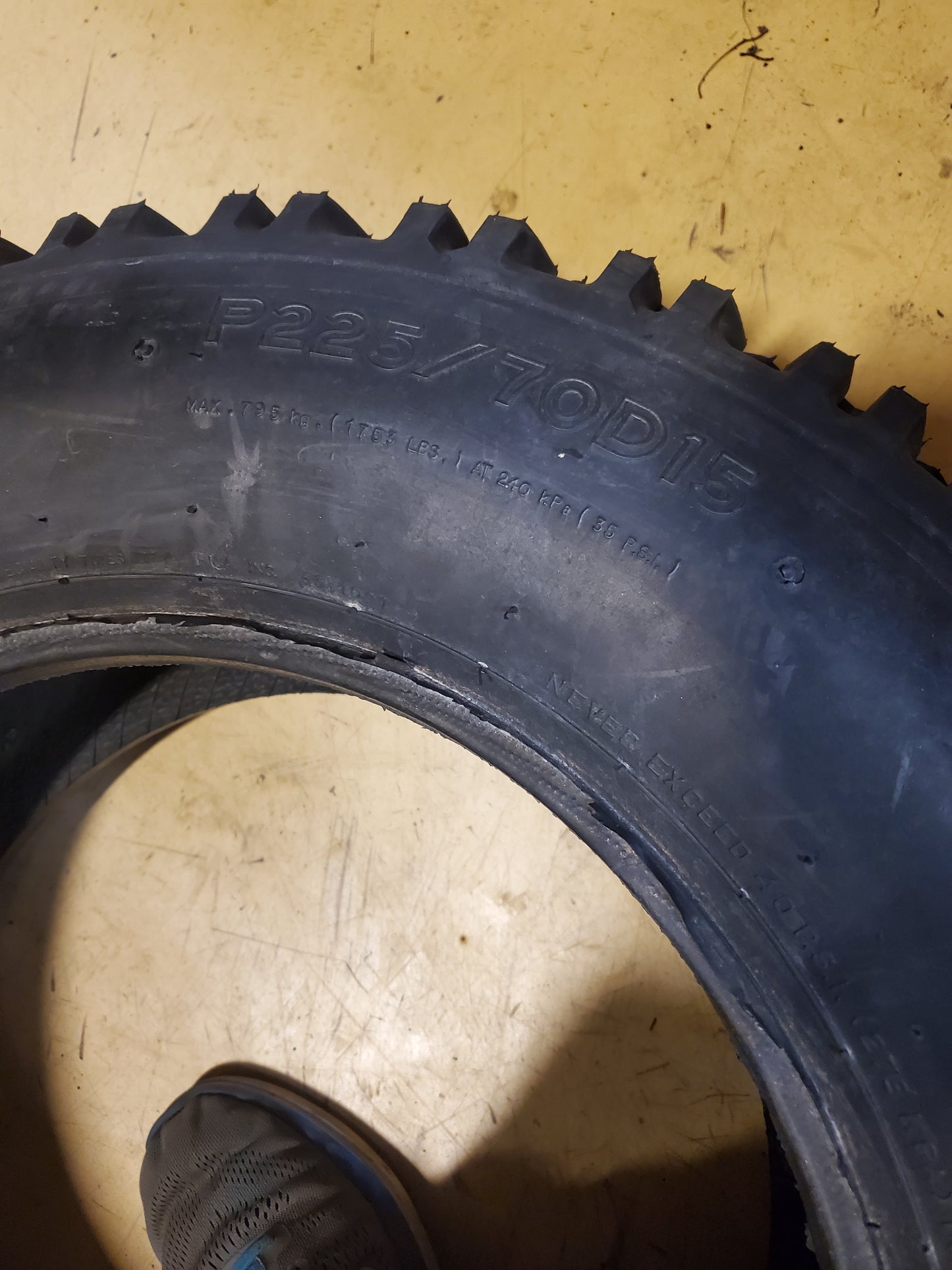 NOS AMERICAN RACER 705 BSW P 225 70 15 4PLY RACE TIRE TIRE PNL28