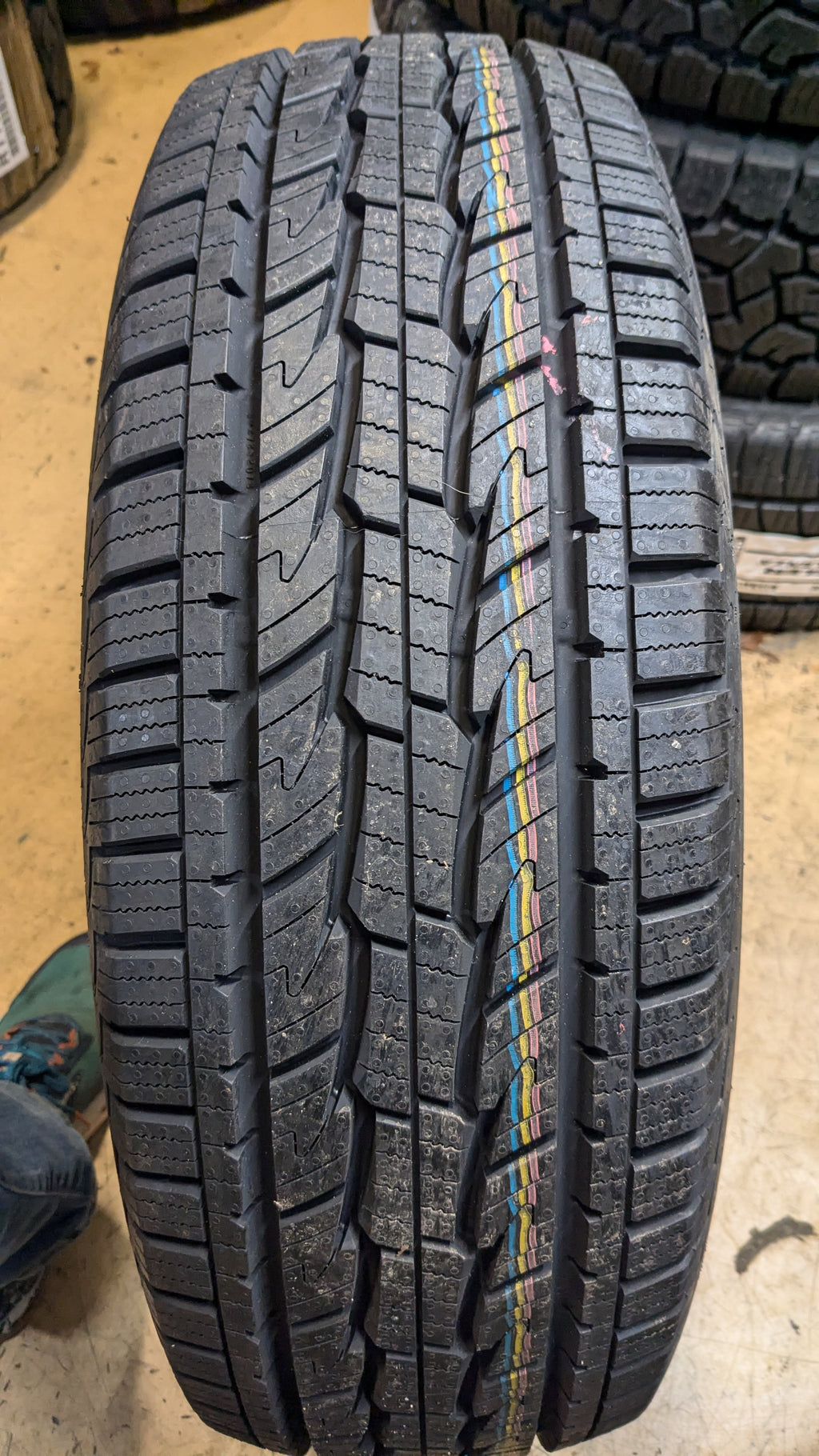 GENERAL GRABBER HTS OWL P 235 75 15 105T ALL SEASON TIRE 04503120000