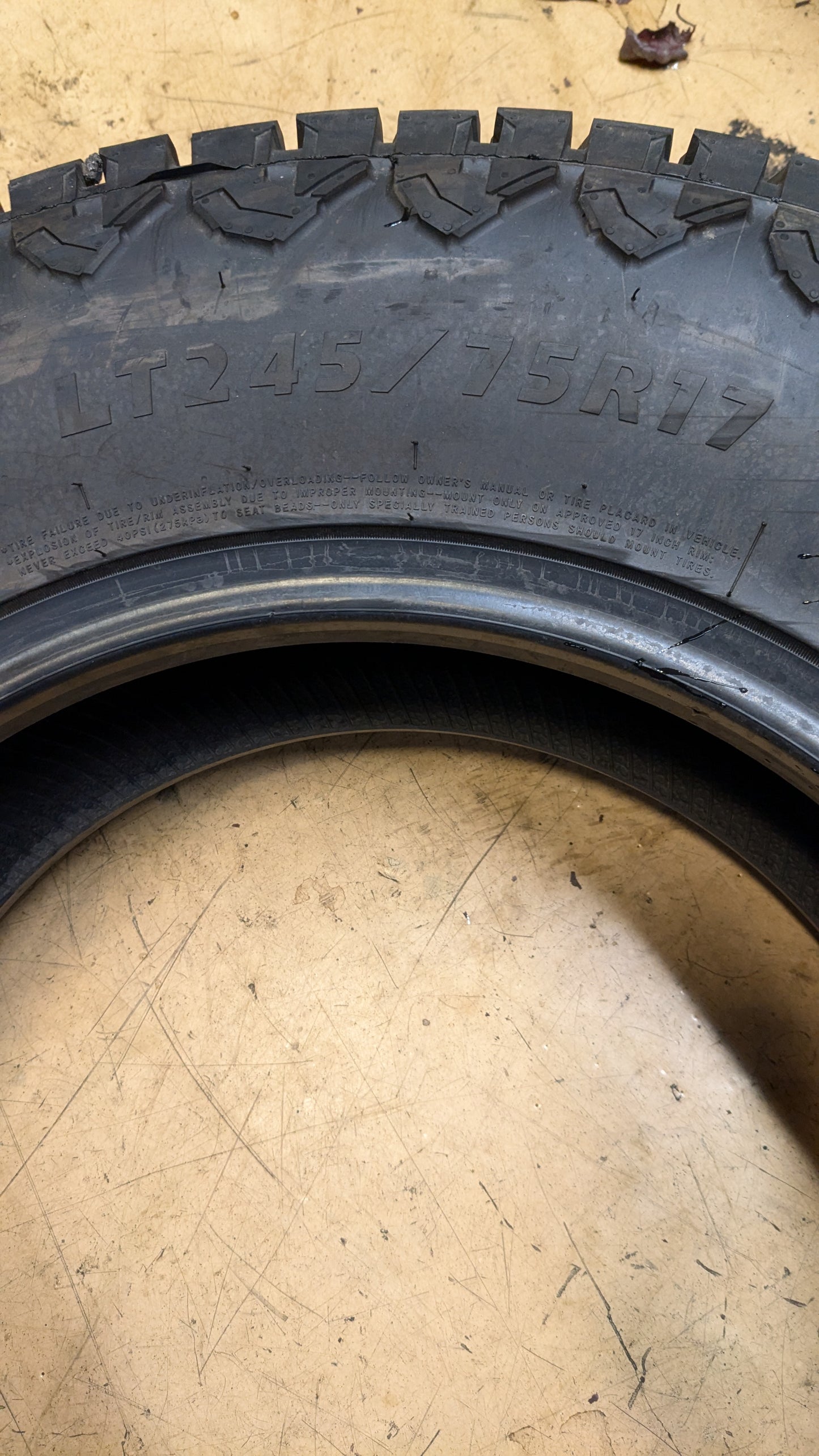 BLACKHAWK RIDGECRAWLER A/T BSW LT 245 75 17 121/118S 10PLY TIRE 4120867V